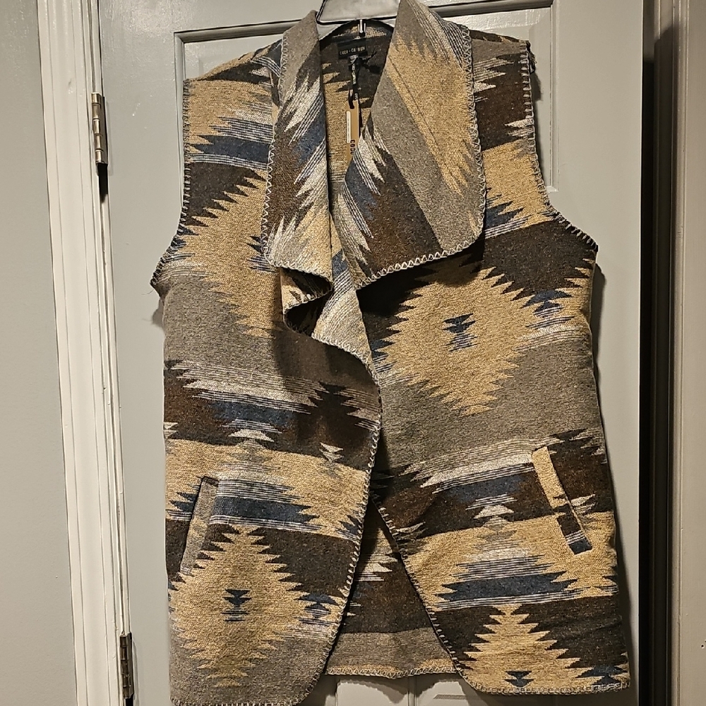 NWT Coco + Carmen Vest Aztec Bohemian Layer One Size Sweater Southwestern